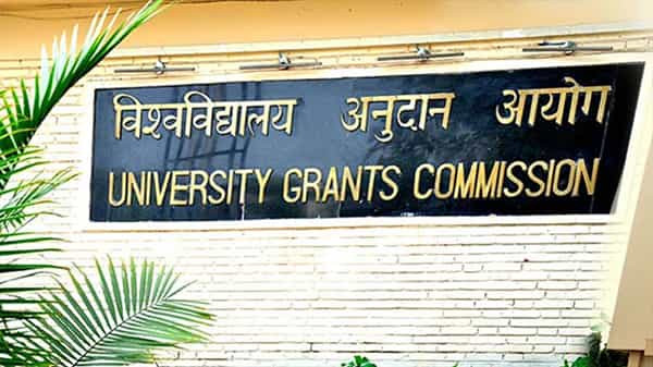 UGC Online Course: ఆన్లైన్ కోర్సులను ప్రారంభించిన యూజీసీ.. పూర్తి సమాచారం స్వయంలో చూడండి..