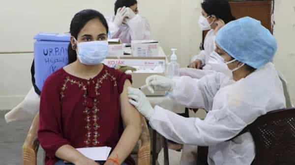 Corona vaccine : టీకా తీసుకున్నవారిలో ఎంతమందికి కోవిడ్ వచ్చిందంటే...!