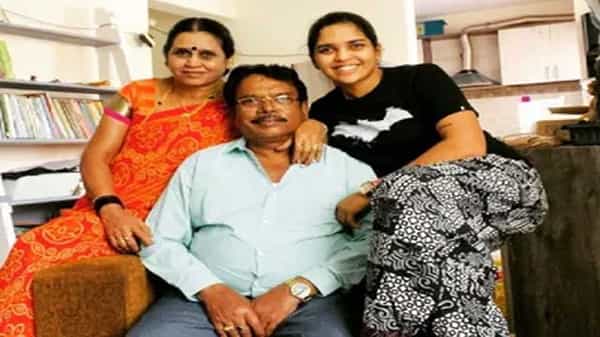 టీమిండియా క్రికెటర్ ఇంట్లో వరుస విషాదాలు.. కరోనాతో మొన్న అమ్మ.. నేడు అక్క.. ఎమోషనల్ ట్వీట్..