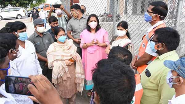 Hyderabad Mayor: హైదరాబాద్ నగర వ్యాప్తంగా ఆకస్మిక తనిఖీలు నిర్వహించిన మేయర్ విజయ లక్ష్మి.. పారిశుద్ధ్యం, నాళాలు పరిశీలన..
