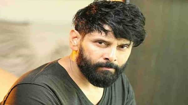 కరోనా బాధితులకు అండగా సెలబ్రెటీలు.. సీఎం సహాయనిధికి భారీగా విరాళాన్ని అందించిన విక్రమ్..