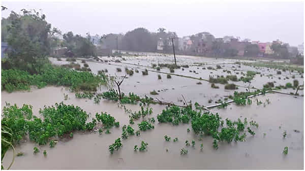 Cyclone Yaas: ఏడు రాష్ట్రాలను వణికిస్తున్న యాస్ తుఫాను , బెంగాల్ కోస్తా జిల్లాల్లో బీభత్సం, రంగంలోకి నేవీ సైన్యం...