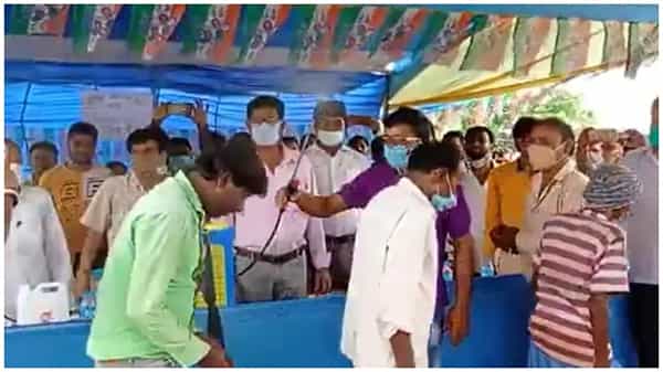 బెంగాల్ లో బీజేపీ నుంచి తృణమూల్ కాంగ్రెస్ లోకి మూకుమ్మడి వలసలు, శానిటైజర్ తో శుద్ధి చేసుకుని మరీ !