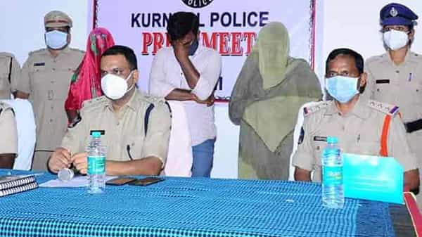 Infant Kidnap : వీడిన ఆదోని పసికందు కిడ్నాప్ కేసు.. పుట్టీ పుట్టగానే శిశువును ఎత్తుకు పోయిన ముగ్గురు సభ్యుల ముఠా అరెస్ట్