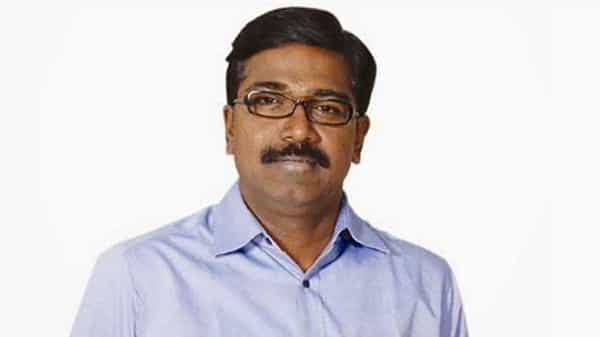 మరియమ్మ కుటుంబాన్ని పరామర్శించిన మంత్రి పువ్వాడ.. రూ.35 లక్షల చెక్కులు, ఉద్యోగ నియామక పత్రం అందజేత..
