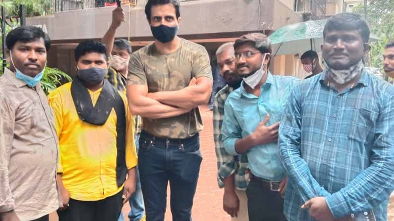 Sonu Sood: సోనూసూద్‌ను కలిసిన ఏపీ ఎమ్మార్పీఎస్ నేతలు.. అంబేద్కర్ విగ్రహావిష్కరణకు రావాలని పిలుపు..