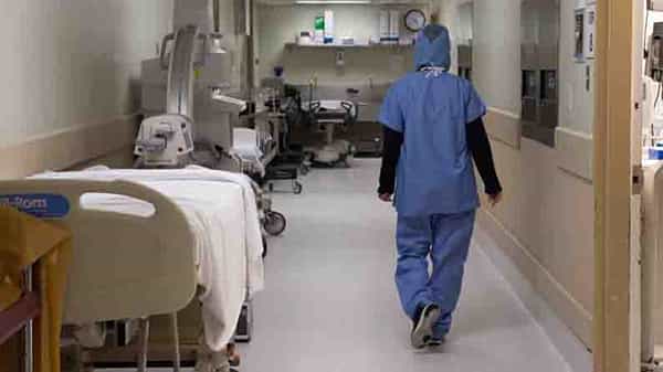 Doctors Negligence: కరీంనగర్ జిల్లాలో వైద్యుల నిర్లక్ష్యం.. ఒకరికి బదులు మరొకరికి ఆపరేషన్కు యత్నం.. పేషెంట్ అరుపులతో అప్రమత్తం!