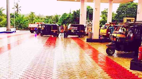 Free Fuel: ఆటోవాలాలకు ఉచితంగా పెట్రోల్, డీజిల్.. రెండు రోజుల ఆఫర్ ప్రకటించిన ఫ్యూయల్ స్టేషన్ యజమాని..