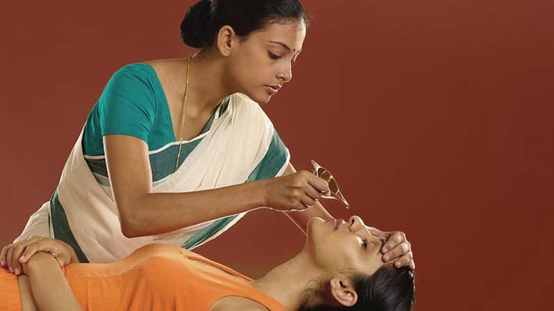 Ayurveda: ఆయుస్సుని పెంచేది ఆయుర్వేదం.. ఈ వైద్యంలో కళ్ళలో, చెవుల్లో ...