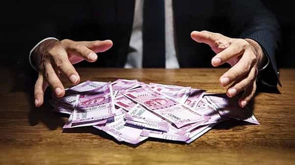 Bank Deposits : మీరు డిపాజిట్ చేసిన బ్యాంకు దివాళా తీస్తే ఏం జరుగుతుంది..! డబ్బులు తిరిగి వస్తాయా.. రావా..?