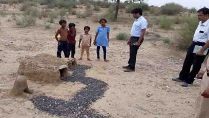 Barmer District Collector: పిల్లల క్రియేటివిటీని మెచ్చుకున్న కలెక్టర్.. ఆ ఊరికి వరమిచ్చి వెళ్లారు.. ఇంతకీ వాళ్లు ఏంచేశారంటే..!