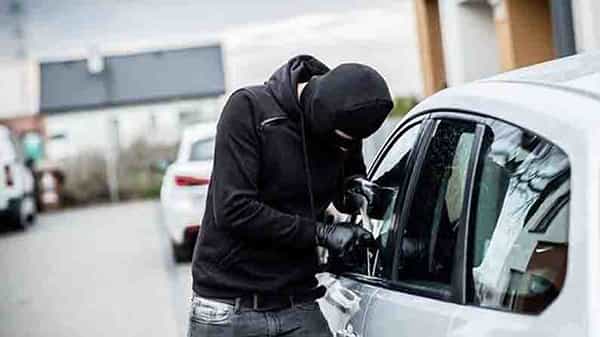 Hyderabad Vehicle Thief: వాడు మామూలు దొంగోడు కాదు.. చోరీ చేయడం ఒక ఎత్తైతే.. పట్టుకోండంటూ పోలీసులకే వీడియోకాల్!