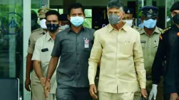 Chandrababu : విజయవాడ చేరుకున్న తెలుగుదేశం పార్టీ జాతీయ అధ్యక్షుడు చంద్రబాబు.. రేపు దీక్ష