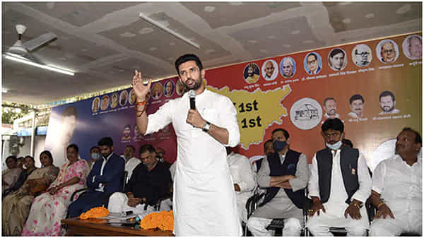 దళితుల వ్యతిరేకి బీహార్ సీఎం నితీష్ కుమార్.....చిరాగ్ పాశ్వాన్ ఫైర్....అసలు స్వరూపం బయటపెడతానని వార్నింగ్