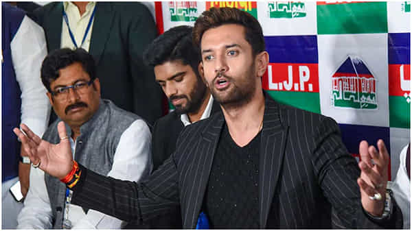 మీ నిర్ణయాన్ని ఉపసంహరించండి....లోక్ సభ స్పీకర్ ఓం బిర్లాకు చిరాగ్ పాశ్వాన్ లేఖ.... తానే ఎల్ జే పీ నేతనని ప్రకటన