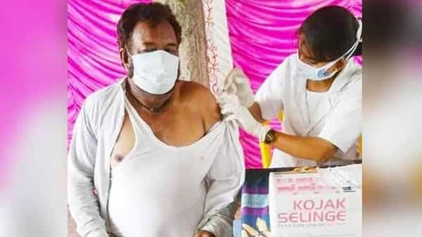 Corona Vaccine Cures Paralysis : కరోనా టీకా తీసుకుంటే పక్షవాతం నయమవుతుందా..! మద్యప్రదేశ్లో ఇదే జరిగింది..