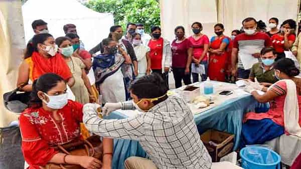 TV9 Campaign Vaccinate All: టీకాతోనే కరోనాకు చెక్.. వ్యాక్సిన్ కోసం బారులు తీరుతున్న జనం.. దేశంలో ఇప్పటి వరకు..