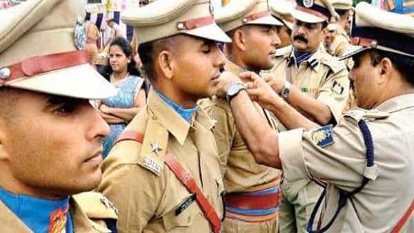 CRPF: సీఆర్పీఎఫ్లో అసిస్టెంట్ కమాండెంట్ ఉద్యోగాలు.. నెలకు రూ. లక్షన్నరకు పైగా జీతం పొందే అవకాశం..