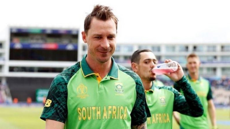 Happy Birthday Dale Steyn: ప్రపంచ క్రికెట్‌లో ఫాస్ట్‌ బౌలర్లలో  డేల్ స్టెయిన్... ఒకడిగా పేరు సంపాదించాడు. సుమారు 15 సంవత్సరాలు ప్రపంచ నలుమూలల బ్యాట్స్‌మెన్లకు చుక్కలు చూపించాడు ఈ దక్షిణాఫ్రికా బౌలర్. తన బౌలింగ్‌ దాడితో ముప్పుతిప్పలు పెట్టాడు. స్టెయిన్‌ బౌలింగ్‌లో పరుగులు సాధించలేక బ్యాట్స్‌మెన్స్‌ ఇబ్బందిపడేవారు. అవుట్ స్వింగ్‌ తో బ్యాట్స్‌మెన్లను బోల్తా కొట్టించడంలో దిట్ట. అద్భుతమైన వేగంలోనే కాదు.. బంతిని రెండు విధాలుగా స్వింగ్ చేయగల సామర్థ్యం అతడితో ఉంది. దక్షిణాఫ్రికాలో ఉత్తమ ఫాస్ట్ బౌలర్‌గానే కాక, ప్రపంచంలోని అగ్రశ్రేణి బౌలర్లలో అతడు చేరాడు. నేడు తన పుట్టిన రోజు(27 June 1983)సందర్భంగా తన కెరీర్‌ను ఓ సారి పరిశీలిద్దాం..