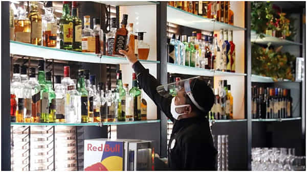 Liquor Shops: మందుబాబులకు అదిరిపోయే గుడ్ న్యూస్.. ఉ.3 గంటల వరకు బార్లు ఓపెన్!
