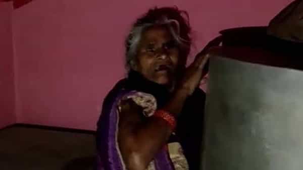 Covid-19 vaccine: కోవిడ్ వ్యాక్సిన్ వద్దంటే వద్దు..! అధికారులను చూసి బామ్మ ఏం చేసిందో తెలుసా..?
