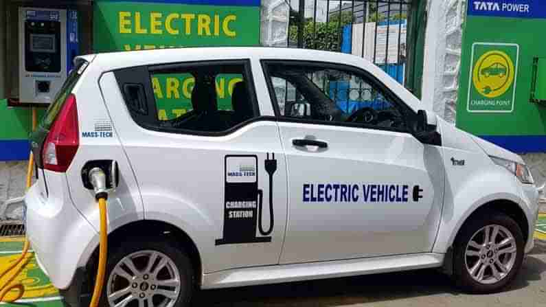 Electric Vehicles: మన దేశంలో రానున్న మూడేళ్ళ కాలంలో ఎలక్ట్రిక్ వాహనాల అమ్మకాలు 26 శాతం పెరగొచ్చు..ఆటో నిపుణుల అంచనా!