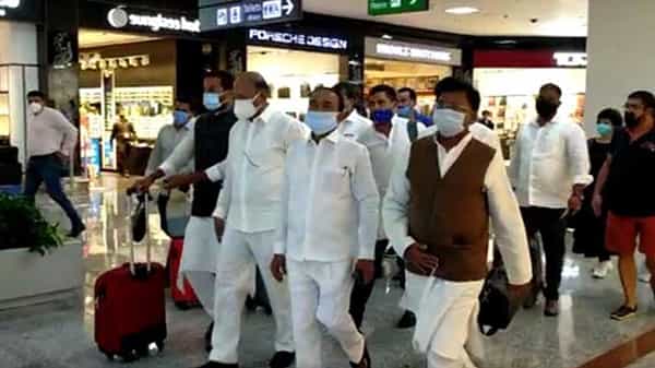 Etela rajender: విమానంలో సాంకేతిక సమస్య... ఈటెల బృందానికి తప్పిన పెను ప్రమాదం..