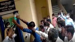 Viral Video: అడవిలో ఉన్న పన్నెండు అడుగుల కింగ్ కోబ్రాకు చిత్రహింసలు… ( వీడియో )