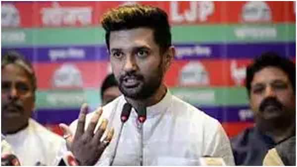 Chirag Paswan: బీహార్ లో చిరాగ్ పాశ్వాన్ కి ఎదురు దెబ్బ....ఐదుగురు LJP ఎంపీల తిరుగుబాటు