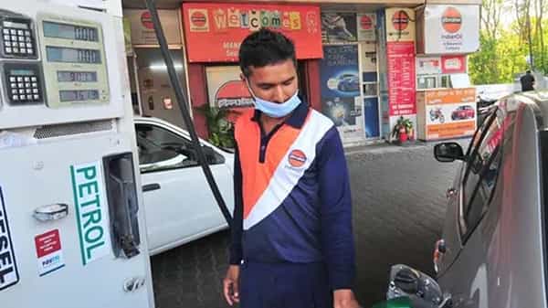 Petrol Diesel Price: పెట్రోల్ ధరల పెరుగుదులకు బ్రేక్ పడేదెన్నడు.? ఈరోజు కూడా దేశ వ్యాప్తంగా పెరిగిన రేట్స్..