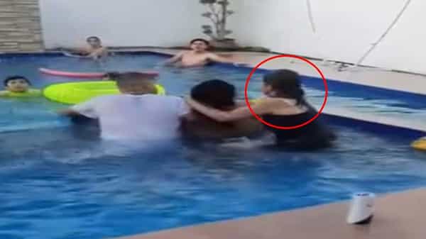 Viral Video: స్విమ్మింగ్ పూల్లో మరొకరితో సరదాగా భర్త.. అది చూసిన భార్య ఒక్కసారిగా ఏం చేసిందంటే..