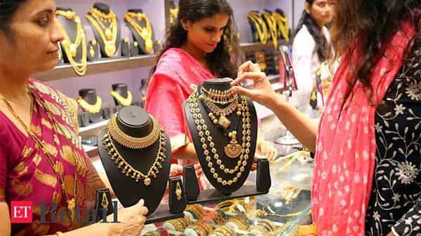 Gold Hallmarking: కేంద్రం కీలక నిర్ణయం.. బంగారు నగల అమ్మకాలకు రేపటి నుంచి హాల్ మార్క్ రూల్ తప్పనిసరి