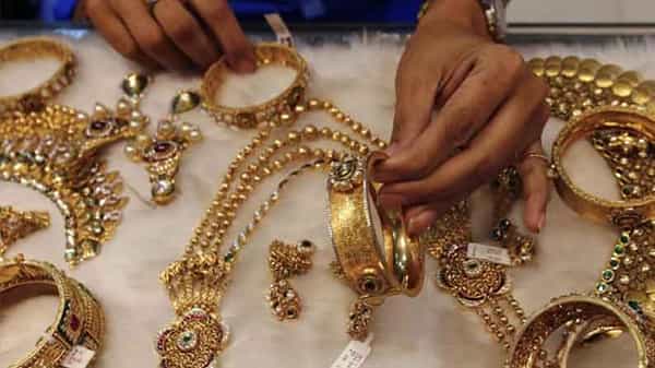 Gold Price Today : దిగివస్తున్న పసిడి ధరలు.. ప్రధాన నగరాల్లో రేట్లు ఎలా ఉన్నాయంటే..?