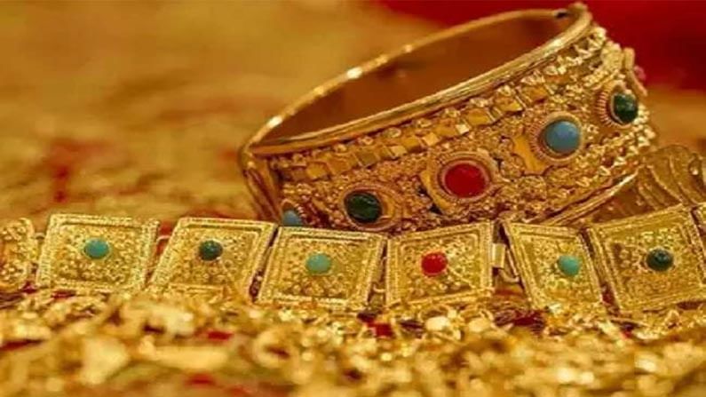 Gold Price Today: తెలుగు రాష్ట్రాల్లో భారీగా తగ్గిన బంగారం ధరలు.. ప్రధాన నగారాల్లో రేట్లు ఎలా ఉన్నాయంటే..?