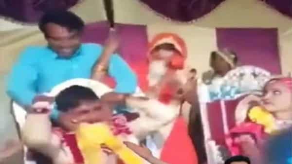 Viral Video: జోక్ నచ్చలేదు.. పెళ్లి కొడుక్కి తిక్క లేచింది.. ఏం చేశాడో మీరే చూడండి