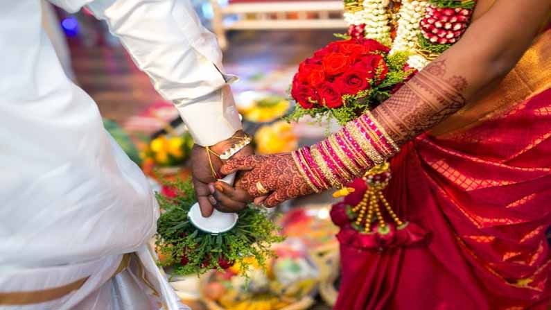 Marriage: 20 ఏళ్ల సహజీవనం తర్వాత పెళ్లి చేసుకున్న వృద్ధ జంట.. కుమారుడు, గ్రామస్థుల సమక్షంలో వేడుక..