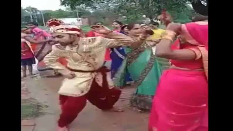 Viral Video: తన పెళ్లి బరాత్‌లో తానే డ్యాన్స్ వేసిన వరుడు.. చూస్తే నవ్వు ఆపుకోలేరు.. సోషల్ మీడియాలో వైరల్ అవుతున్న వీడియో..