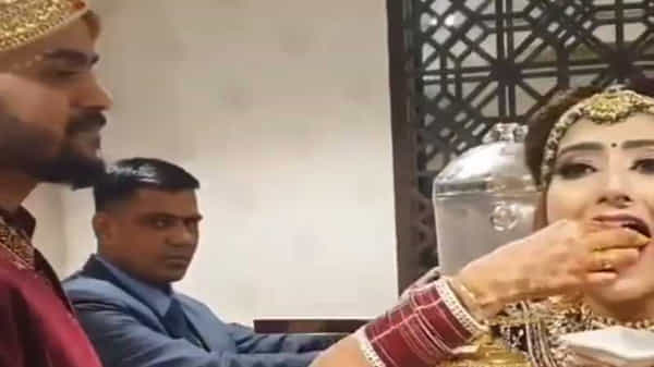 Viral Video: వరుడికి చుక్కలు చూపించిన చలాకీ వధువు.. ఏం చేసిందో తెలిస్తే నవ్వులు పువ్వులు.!
