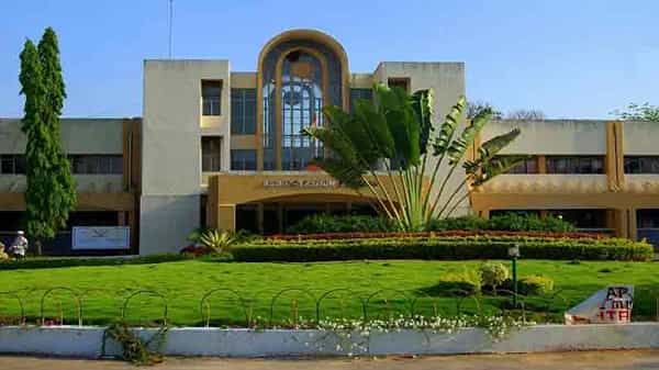 HCU : 2,328 సీట్లలో అడ్మిషన్ల కోసం నోటిఫికేషన్ విడుదల చేసిన హైదరాబాద్ సెంట్రల్ యూనివర్శిటీ.. వివరాలు:
