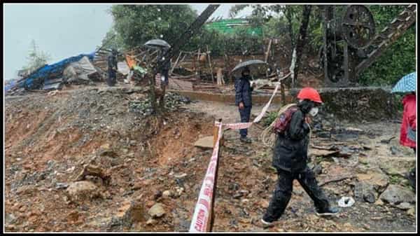 మేఘాలయలో భారీ వర్షాలు....కోల్ పిట్ లో చిక్కుకున్నవారిని రక్షించడంలో అవరోధాలు, ..కోల్ మాఫియా నిర్వాకమే ఇదంటున్న అధికారులు