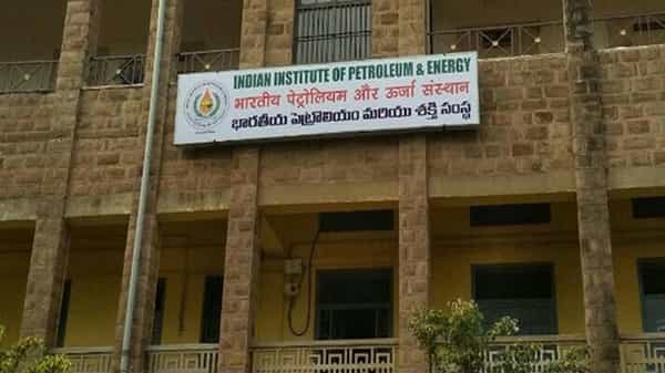 IIPE Recruitment: ఇండియన్ ఇన్స్టిట్యూట్ ఆఫ్ పెట్రోలియం అండ్ ఎనర్జీలో ఉద్యోగాలు.. ఎలాంటి రాత పరీక్ష లేకుండానే..
