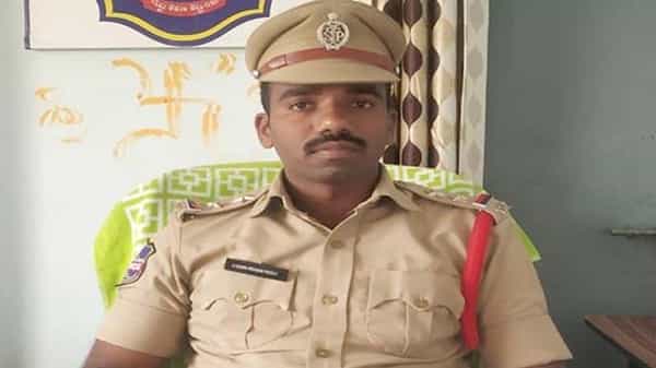 Suspension: మహిళా కానిస్టేబుల్తో వివాహేతర సంబంధం.. ఇందల్వాయి ఎస్ఐపై వేటు..