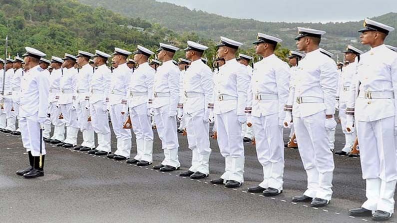 Indian Navy SSC: ఇండియ‌న్ నేవీలో ఉద్యోగాల‌కు అప్లై చేసుకున్నారా.? ద‌ర‌ఖాస్తుల‌కు రేపే చివ‌రి తేదీ.