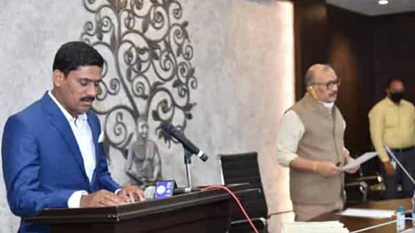 AP : ఏపీ రాష్ట్ర సమాచార కమిషనర్లుగా మరో ఇద్దరు.. హరిప్రసాద్ రెడ్డి, చెన్నారెడ్డి చేత ప్రమాణస్వీకారం చేయించిన సిఎస్