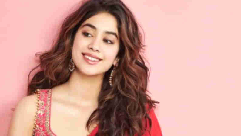 Janhvi Kapoor: జాన్వీ కపూర్‌ వెనకే ఆ ముగ్గురు టాలీవుడ్ నిర్మాతలు.. ఎవరికి ఓటేస్తుందో మరి.?