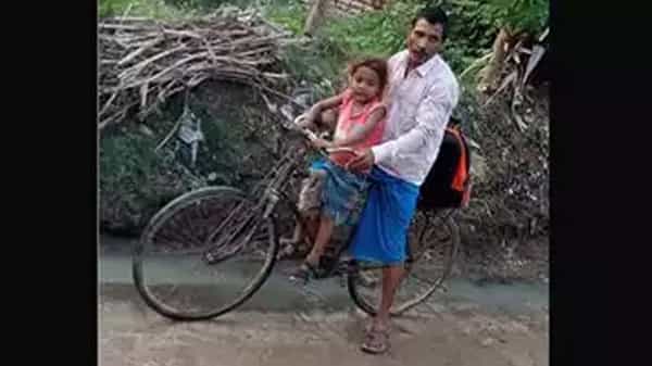 ఆ తండ్రికి ఎంత కష్టం.. కుమారుడికి రక్తం కోసం సైకిల్పై ఏకంగా 400 కి.మీ ప్రయాణం.. ఎక్కడంటే..?