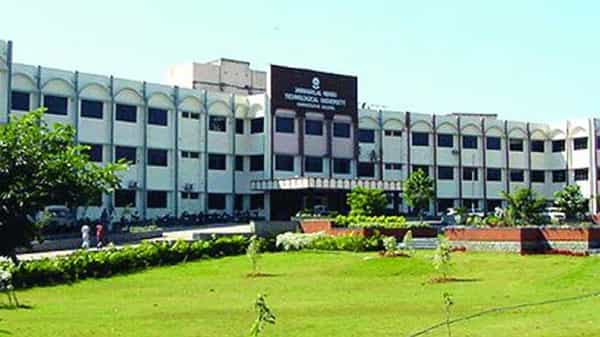 JNTU Exams: జులైలో బీటెక్, బీఫార్మసీ పరీక్షలు.. షెడ్యూల్ విడుదల చేసిన హైదరాబాద్ జేఎన్టీయూ..