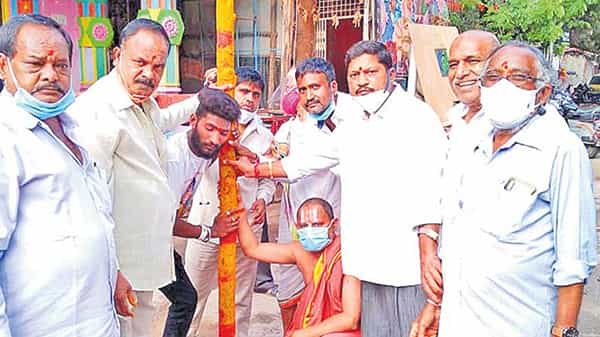 Khairatabad Ganesh: ఖైరతాబాద్లో ఏకాదశ రుద్ర మహాగణపతి.. కర్ర పూజ చేసిన ఉత్సవ కమిటీ సభ్యులు..