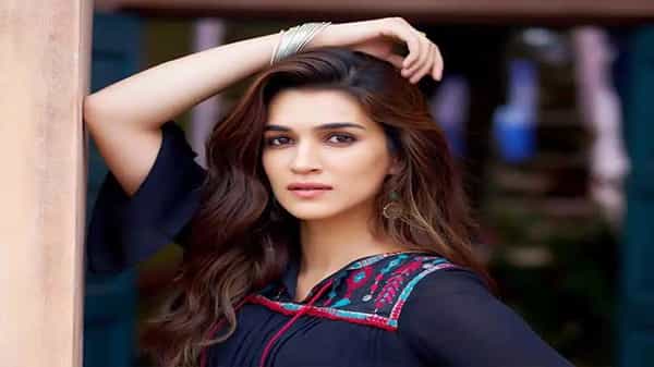 Krithi Sanon: భారీ ఆఫర్ అందుకున్న కృతి సనన్ ?... హాలీవుడ్ మార్షల్ ఆర్ట్స్ ఫిల్మ్ రీమేక్లో బాలీవుడ్ బ్యూటీ..