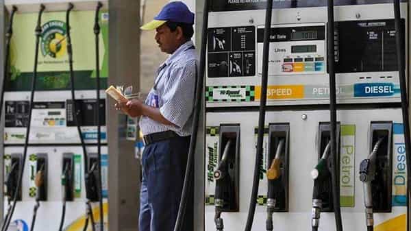 Liter Diesel Cost Rs 100 : ఈ నగరాలలో లీటర్ డీజిల్ 100 రూపాయల పై మాటే..! వేర్వేరు పట్టణాల్లో వేర్వేరు రేట్లు..